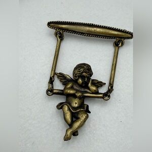 Vintage JJ Cherub Brooch in Classic Gold